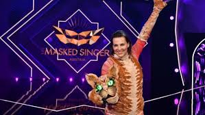 The show features costumed celebrities competing against each other. Was Katze Sabine Petzl Uber The Masked Singer Austria Denkt Kurier At