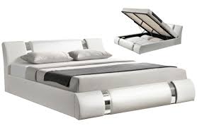 Un lit cuir simili blanc design 180x200 cm, avec lumières intégrées dans la tête de lit. Lit Design Coffre 160x200 Cm Similicuir Blanc Et Metal Ange Lestendances Fr