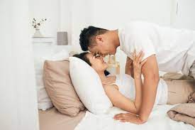 Melakukan hubungan seksual dalam rumah tangga juga harus dilakukan dengan adab hubungan suami istri dalil islam dimana didahului dengan doa terlebih dahulu. 5 Gaya Bercinta Yang Disukai Wanita Mana Favorit Mom