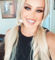 Do you prefer going to a live concert or sporting event? ❤️ Bonus points  for telling me the team or artist. 😏 #concert