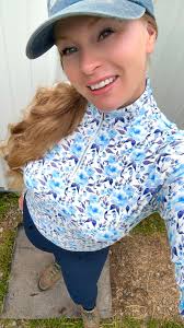 My ✨NEW✨ Favorite outfit!!!! I've been wearing these tights like crazy!!!  They are so comfortable and breathable for summer. Also loving this elegant  Blue Roses Top. Chic and light for everything. 🐴👏💙✨