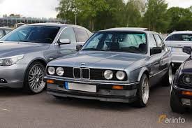 Rear solid discs, power steering. Bmw 318i 4 Door Sedan 105ps 1986 1987