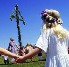 Midsummer fest in scandinavia midsummer, or midsommer in sweden and juhannus in finland, is one of the biggest holidays in this is why the national holiday midsommar is a much awaited for affair. Mittsommer Das Ist Die Schonste Zeit Fur Urlaub In Schweden Welt