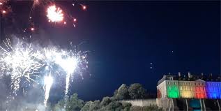 Mieux vaut une vidéo écourtée et agréable à regarder, qu'une vidéo intégrant toutes les erreurs du tournage. Video Photos Le Feu D Artifice Du 14 Juillet De Retour A Sable Sur Sarthe Les Nouvelles De Sable