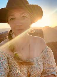 Heyy everyone! I just moved to Austin from Brazil, and I'm really excited  to meet new people!! I love outdoors activities and good music. I have a  lot of free time and