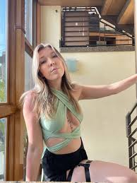 ElainaExe - Free pics, galleries & more at Babepedia