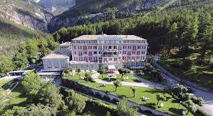 The spa and wellness center bagni nuovi, attached to the grand hotel bagni nuovi bormio, is divided into four areas with different thermal programs. Bagni Di Bormio Tra Neve E Sublimazione Termale Paola Bertoletti