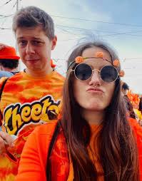 Hello ,me and my boyfriend are looking for a studio or for a apartament  just for us , maximum 60 km from Zaandam by car our budget is €1300 per  month with