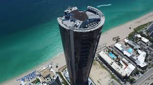 Um estudo de 2016 da universidade de miami e da universidade de pádua, na itália, concluiu que partes da ilha de miami beach, ao norte da qual surfside está localizada, estão afundando a uma. Edificio Em Miami Tem Elevador Para Estacionar Carro Na Sala Roberta Jungmann