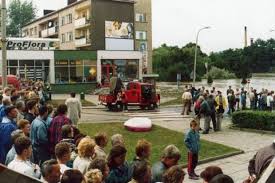 Nawiedziła wrocław wpłynęła przede wszystkim na losy zwykłych ludzi. Doszlismy Do Mostu A Woda Za Nami Wspomnienia Mieszkancow Raciborza Po Powodzi Radio Vanessa Fm