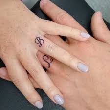 Gerelateerde Afbeelding Tattoo Tatouage Couple Tatouagecouple Tatouage De Couple Tatouage Couple Finger Tattoos Baby Tattoos Finger Tattoo For Women