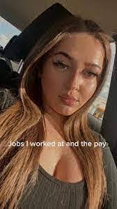 Roxanne Farmer's Instagram, Twitter & Facebook