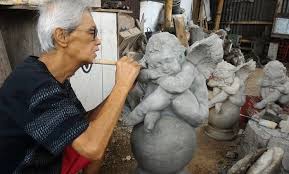 Bahan material yang digunakan umumnya berbahan dasar tanah liat. Penasaran Bagaimana Teknik Pembuatan Patung Yuk Intip Di Sini