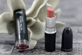 Die matten lippenstifte versprechen die lippen nicht auszutrocknen. Dupe Mac Brave Vs Trend It Up Ultra Matte Lipstick 005 Horizont Blog