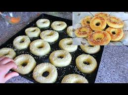 كعك الحليب الهش والخفيف بدون زبدة سهل وسريع التحضير للفطور او اللمجة رائع Youtube Cakes Without Butter Arabic Dessert Yummy Food