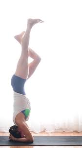 Brenda Medina On Instagram Tutoriales Sirsasana Https Youtu Be Aftoenrzxdq Urdhva Dandasana Escuadra Ht In 2020 Yoga Everyday Yoga Inspiration Yoga Life