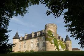 Niché au cœur du périgord vert, entre périgueux et brantôme, le château. Chateau De La Cote Brantome France