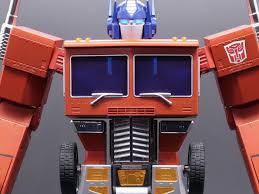 And it's made out of cardboard. Hasbro S New 700 Optimus Prime Toy Can Finally Transform All On Its Own The Verge