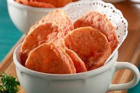 Kalau minyak sudah panas, serut pisang dengan alat pemotong serbaguna atau pisau khusus untuk menyerut keripik pisang langsung di atas minyak panasnya. Resep Keripik Tempe Aneka Rasa Enak Camilan Renyah Dengan Rasa Yang Menggoda Semua Halaman Sajian Sedap