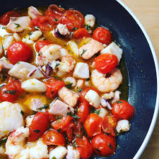 Ci sono quelle regionali, quelle di casa tua, quelle celebri e in vendita. Pennette Con Sugo Di Pesce Misto Ricette Al Volo