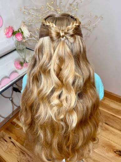 Gave the popular half up bow hairstyle from Pinterest a whirl and love how it turned out! Would you try this hairstyle on your daughter? 🎀 #bow #hairbows #wavyhair #pinterest #schoolhairstyles ...
