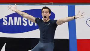 Renaud lavillenie est devenu champion olympique du saut à la perche hier à londres. Saut A La Perche Renaud Lavillenie Detrone Le Tsar Serguei Bubka
