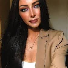 Melissa Russell's Instagram, Twitter & Facebook