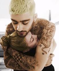 Il biondo platino, in stile peaky blinders, irresistibile e misterioso. Capelli E Barba Biondi Da Uomo Da Ricky Martin A Zac Efron Io Donna