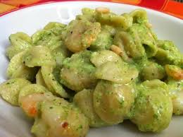 Orecchiette Con Crema Di Zucchine Al Basilico E Gamberi Chezuppa Ricetta Ricette Pasti Italiani Pasti Fit