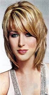 32 A La Mode Medium Coupes De Cheveux A Frange Mediumhairstylesfaces Coupe De Cheveux Coupes De Cheveux Avec Frange Modele Coiffure Mi Long