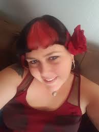 Mandi Erickson (@mandikay10)