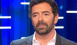 Una puntata decisamente movimentata a la vita in diretta estate. Alberto Matano Crolla A La Vita In Diretta Il Giornalista Provato Per La Scomparsa Solonotizie24