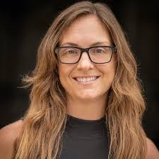 Amanda Sack's Instagram, Twitter & Facebook