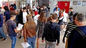 Votez à votre tour : Caussade Au Lycee Claude Nougaro Le Cap Des 900 Eleves Est Franchi Ladepeche Fr