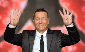 In january 2012, gil took part (with bobo vieri, alex belli, anna tatangelo, ria antoniou, ariadna romero and other contestants) in the eighth series of the italian reality show ballando con le stelle hosted on rai 1 by milly carlucci with paolo belli and his big band. Paolo Belli Eta Altezza Peso L Abbandono Del Figlio La Moglie Deanna Vita Privata Del Musicista Di Ballando Con Le Stelle Caffeina Magazine
