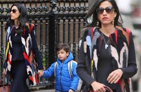 Huma abedin is an american political staffer. Huma Abedin Without Wedding Ring After Anthony Checks Into Prison