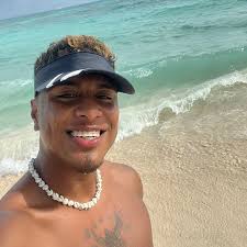 No tengas miedo de empezar de nuevo, te puede gustar más tu nueva historia.  ⛱️