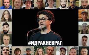 Инцидент произошел на остановке общественного транспорта и попал в объективы уличны. Txmf02lsexwyzm