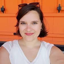 Simone Stern's Instagram, Twitter & Facebook