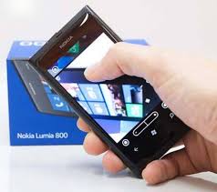 Additionally, this nokia lumia weighs 1.37lb (0.62 kg) and comes in silk black color with 10.1in (25.65 cm) display, ensuring convenient usage and menu navigation. Nokia Lumia 800 Review Photography Blog