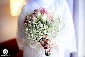 Perkara utama ialah sarung tangan sesuai dengan pakaian dan kerudung: 35 Inspirasi Bunga Tangan Untuk Si Pengantin Sweetpictures