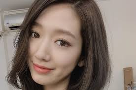 Born on february 18, 1990, she was discovered after she appeared in singer lee seung hwan's music video for flower. Park Shin Hye 2019 Is The Actress Still Dating Choi Tae Joon Heirs Star Shares The Secret To Having Good Chemistry With Her Co Actors Econotimes