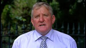 South Australia might not build first of next submarines, Industry Minister  Ian Macfarlane says