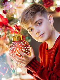 Xmas Shooting 2024🎄 Leonardo Tommaso Viola “There's nothing sadder in this  world than to awake Christmas morning and not be a child” Thanks to @ silvia.antonelli.petalidicarta for the special xmas shooting set  ☎️3395425498 -