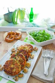 Brezel Bratlinge Mit Sautierten Champignons Und Einem Postelein Salat Schwabische Gerichte Rezepte Bratlinge