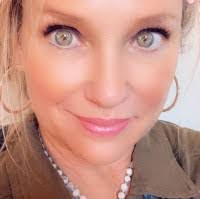 Heather Loos's Instagram, Twitter & Facebook