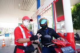 Paket sembako berisi beras, minyak goreng satu liter, gula pasir, margarin, dan sardine tomat. Semangat Sub Holding Commercial Trading Pt Pertamina Patra Niaga Hidupkan Energi Untuk Kemajuan Negeri Dalam 63 Tahun Pertamina Di Indonesia Pertamina