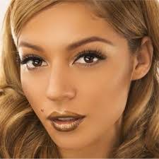 Elsie Laboy's Instagram, Twitter & Facebook