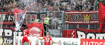 Rwe, marsberg, sportverein und landesliga. Spitzenreiter Rwe Rot Weiss Essen Besiegt Bonn Vor Uber 10 000 Fans Turus Net Magazin