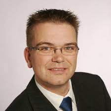 Bargeld abheben bargeld einzahlen daueraufträge einrichten/ändern/löschen fremde währungen und edelmetalle kaufen/verkaufen überweisungsaufträge erteilen. Andre Brandt Teamleiter Spezialberatung Baufinanzierung Deutsche Bank Ag Xing